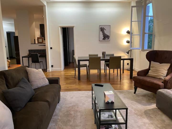 Appartement 3 Chambres Paris 7E ภายนอก รูปภาพ